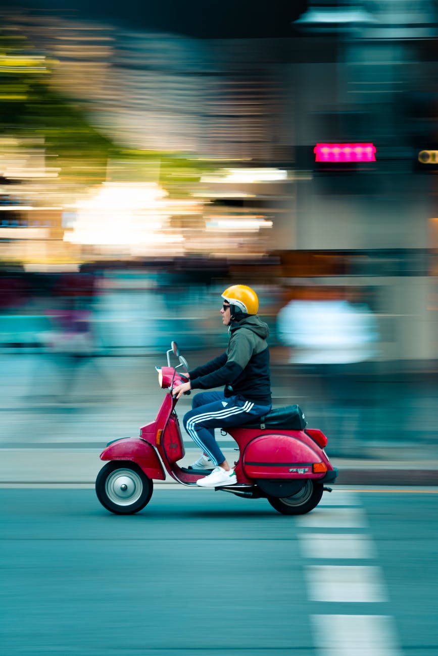 Quelles sont les mesures à prendre pour rouler l’été en scooter électrique ?